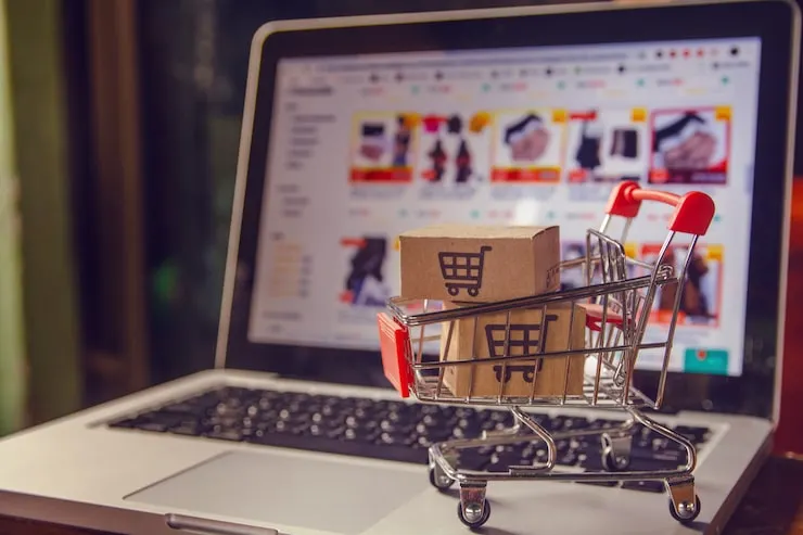parcel-paper-cartons-with-shopping-cart-logo-trolley-laptop-keyboard_9635-3540 parcel-paper-cartons-with-shopping-cart-logo-trolley-laptop-keyboard_9635-3540
